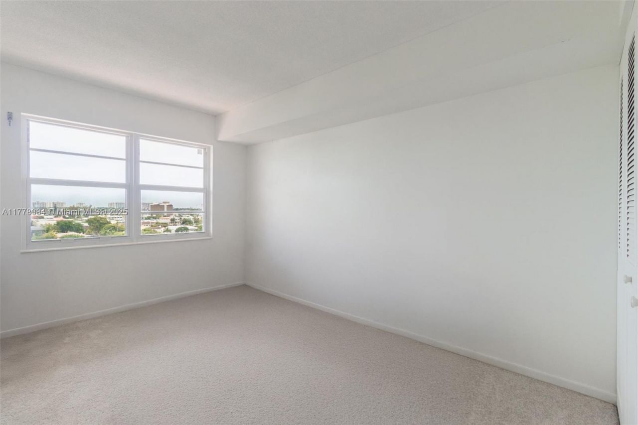 2500 NE 48th Ln, Unit 802, Fort Lauderdale, FL 33308 Photo