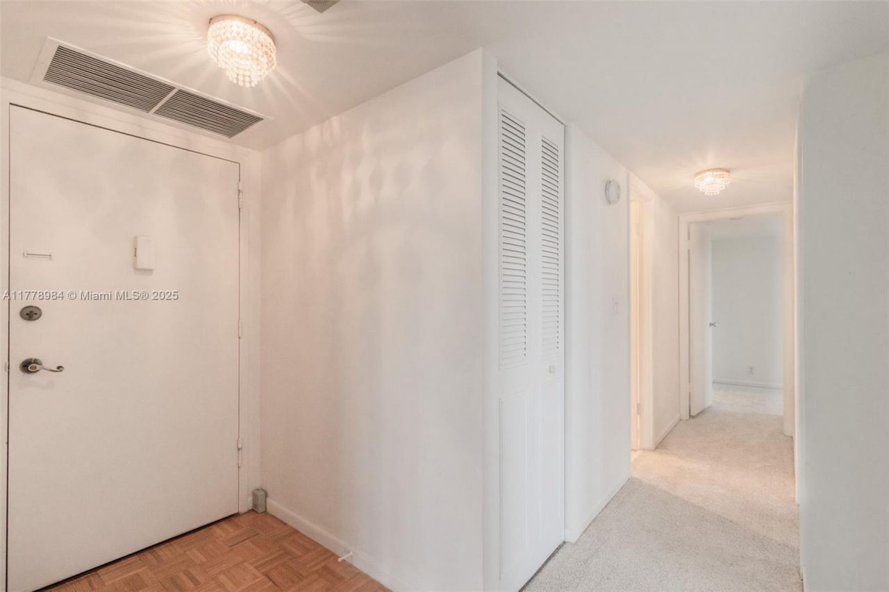 2500 NE 48th Ln, Unit 802, Fort Lauderdale, FL 33308 Photo