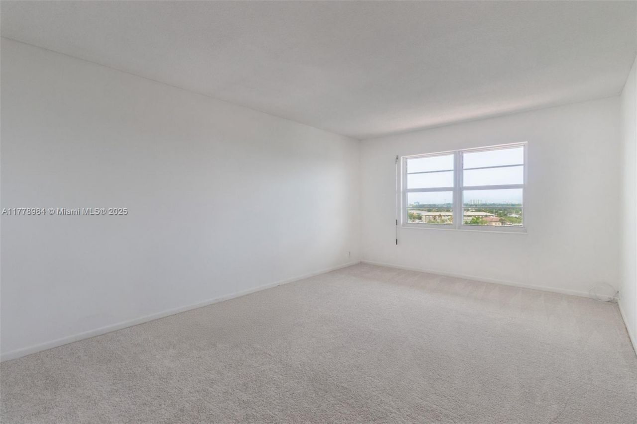 2500 NE 48th Ln, Unit 802, Fort Lauderdale, FL 33308 Photo