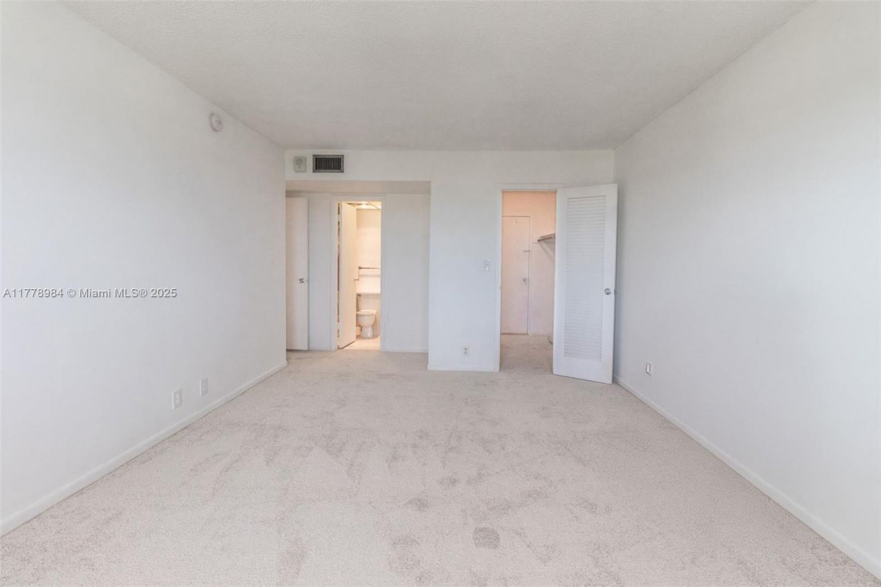 2500 NE 48th Ln, Unit 802, Fort Lauderdale, FL 33308 Photo