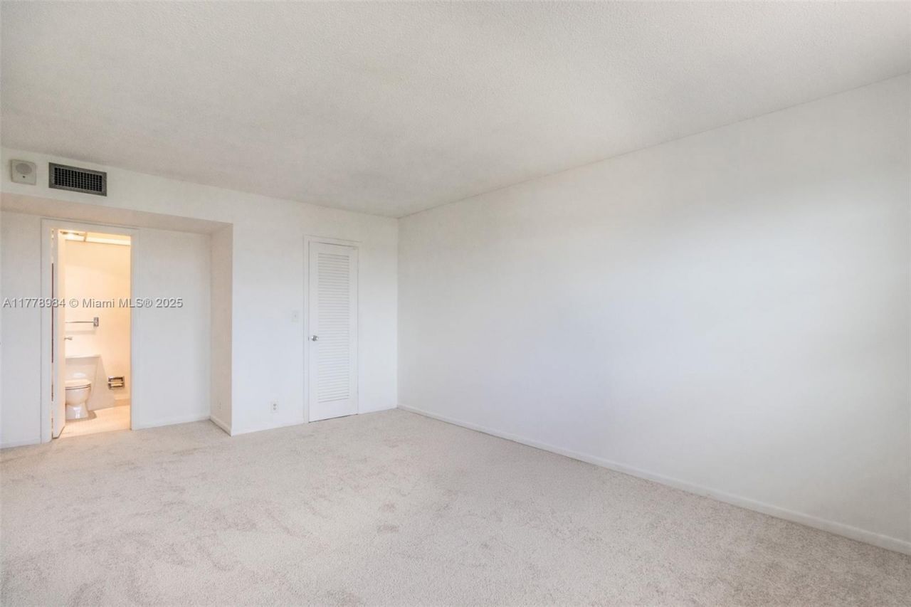 2500 NE 48th Ln, Unit 802, Fort Lauderdale, FL 33308 Photo