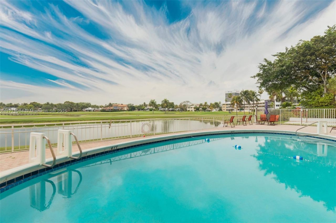 2500 NE 48th Ln, Unit 802, Fort Lauderdale, FL 33308 Photo