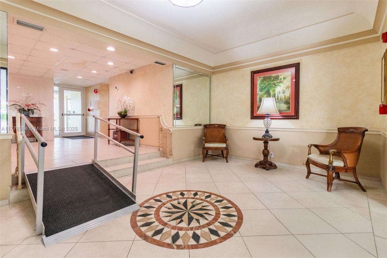 2500 NE 48th Ln, Unit 802, Fort Lauderdale, FL 33308 Photo