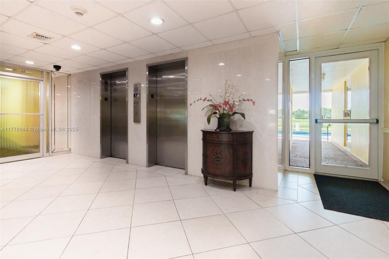 2500 NE 48th Ln, Unit 802, Fort Lauderdale, FL 33308 Photo