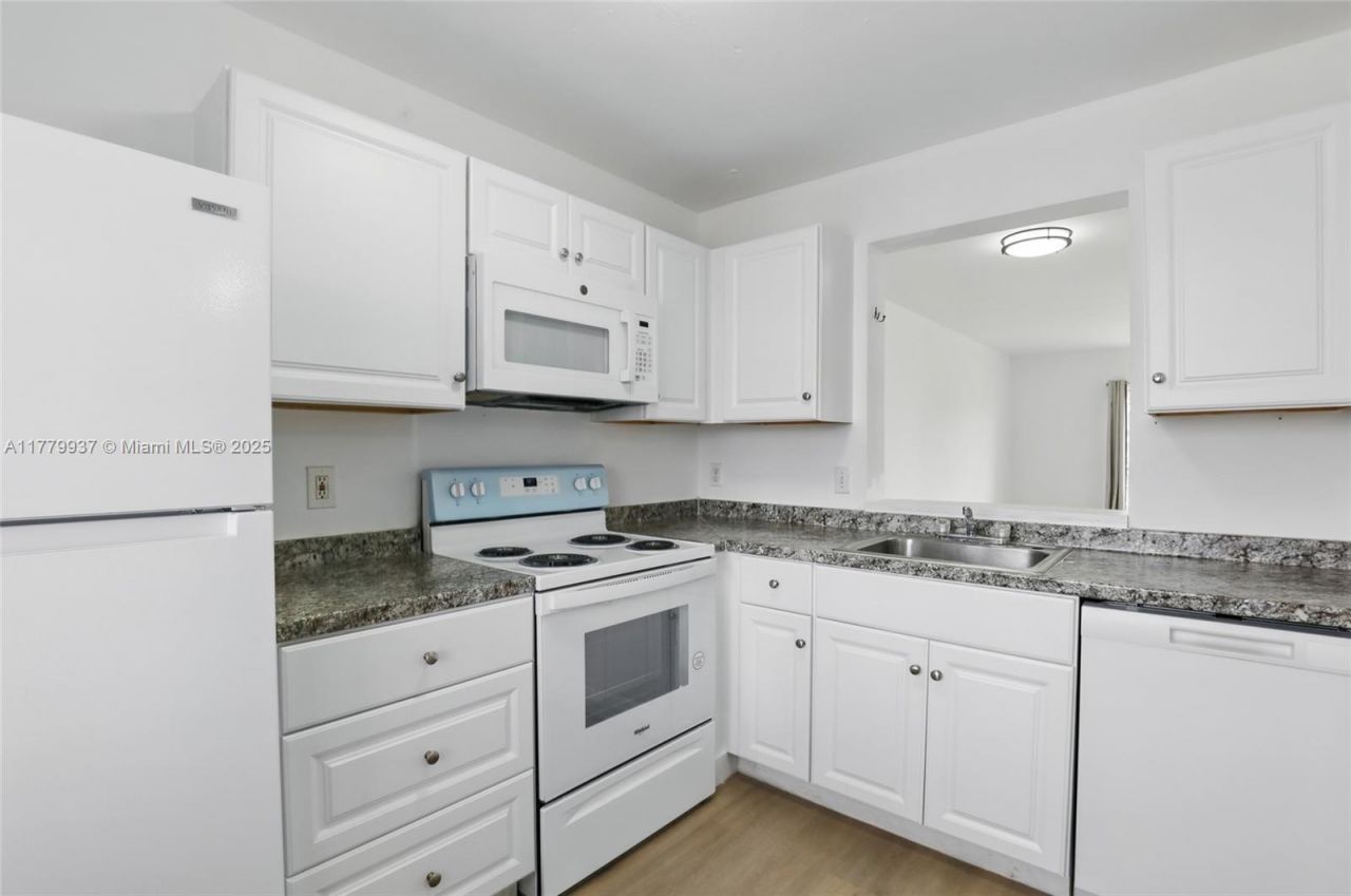 8540 N Sherman Cir, Unit 408, Miramar, FL 33025 Photo