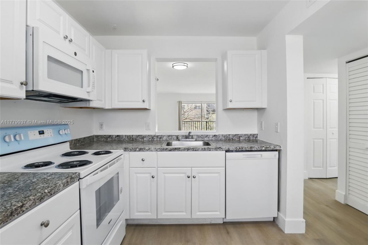 8540 N Sherman Cir, Unit 408, Miramar, FL 33025 Photo