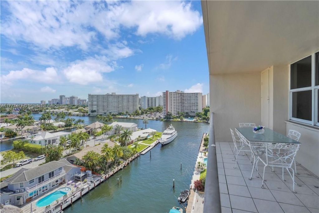 2881 NE 33rd Ct, Unit PHC, Fort Lauderdale, FL 33306 Photo