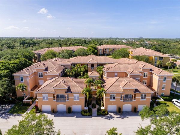 5020 Fairways Circle, Unit J107, Vero Beach, FL 32967