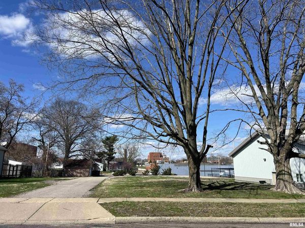 1224 E MONETA Avenue, Peoria Heights, IL 61616