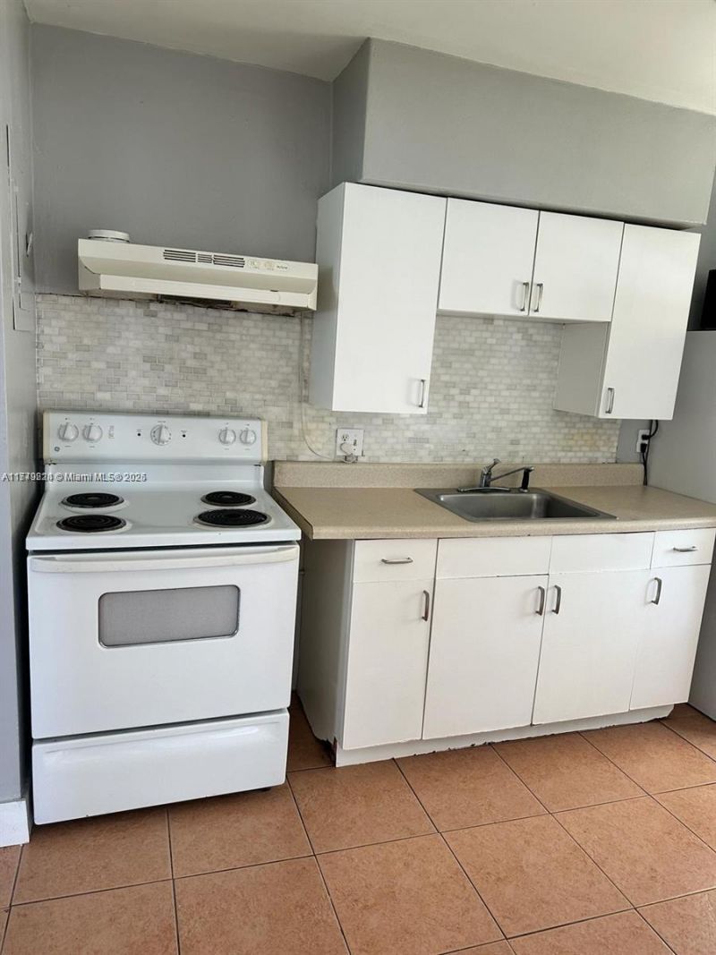 756 NW 5th St, Hallandale Beach, FL 33009 Photo