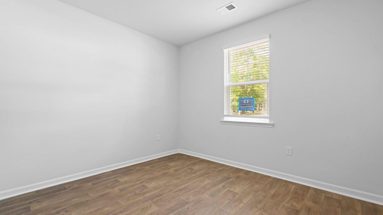 1821 Gordon Road Photo 11