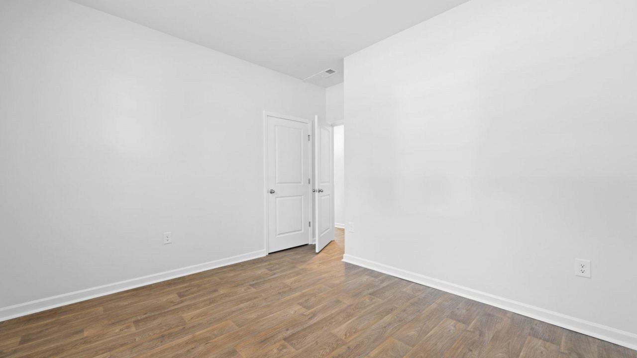 1821 Gordon Road Photo 12