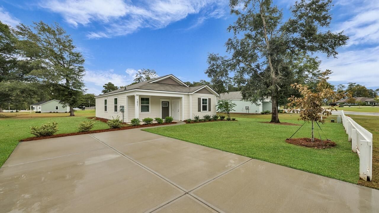 1821 Gordon Road Photo 5