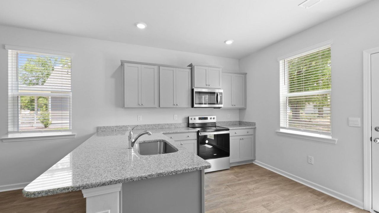 1821 Gordon Road Photo 7