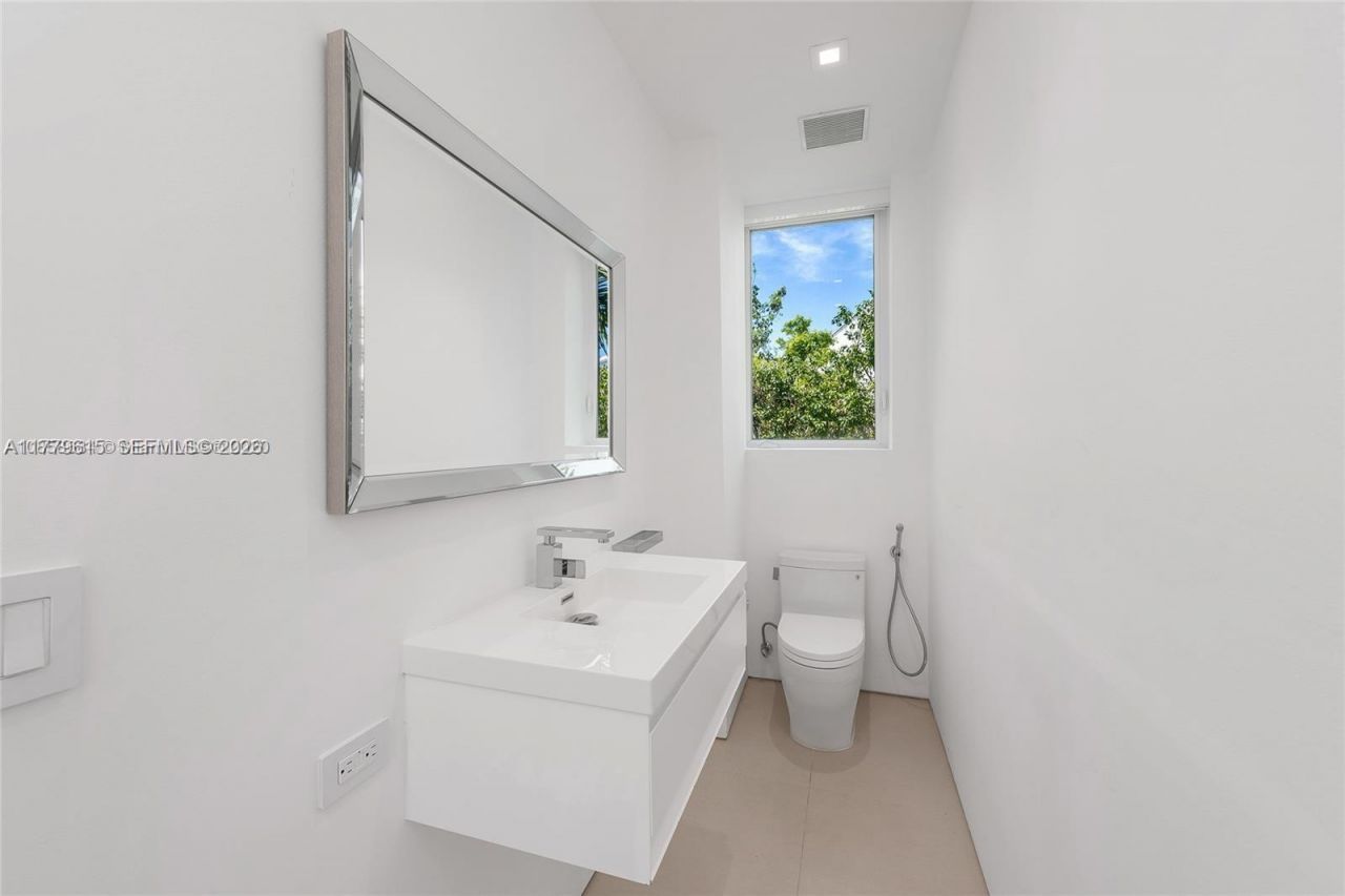 481 S Mashta Drive, Key Biscayne, FL 33149 Photo