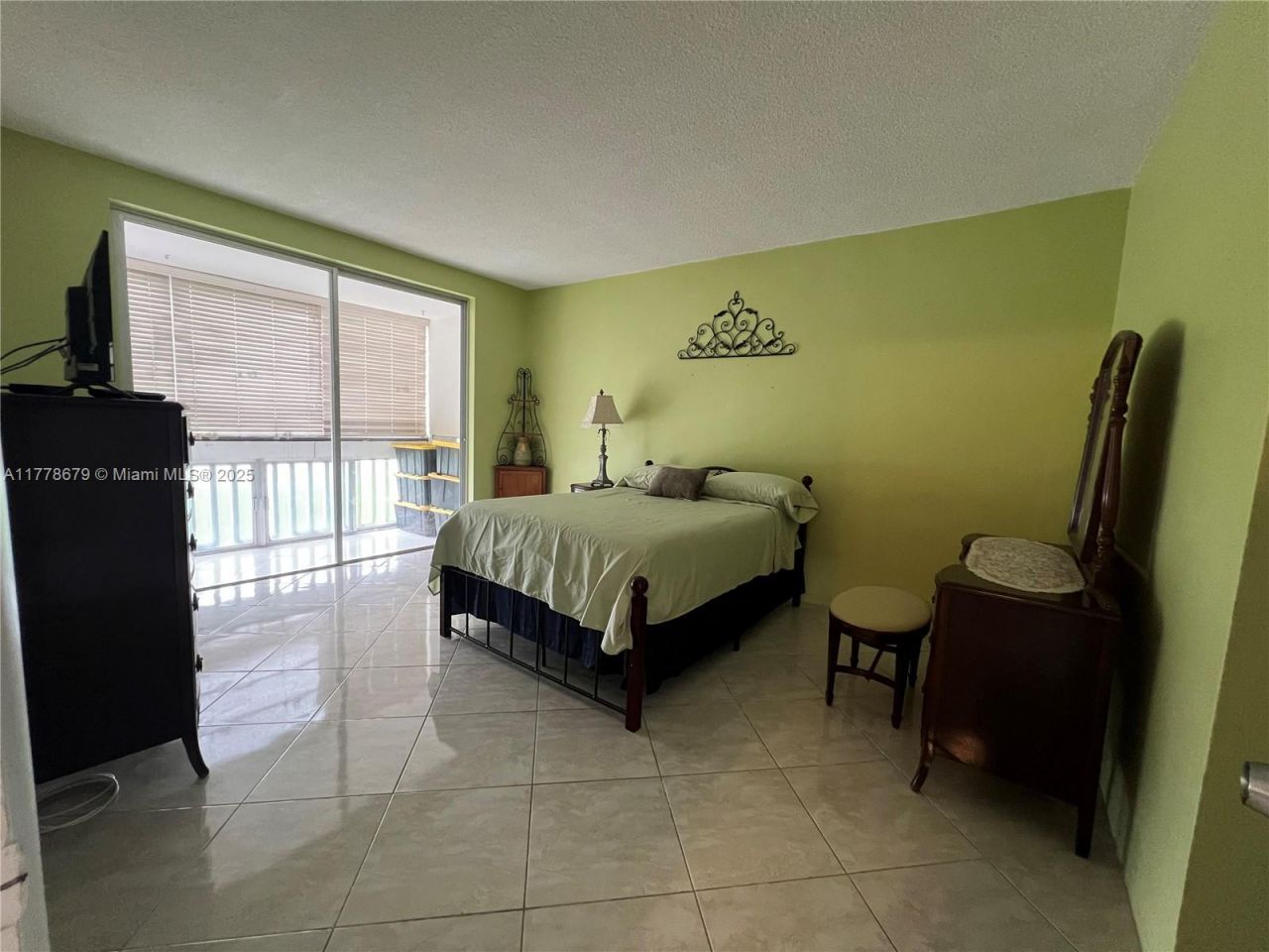 18555 NE 14th Ave, Unit 516, Miami, FL 33179 Photo