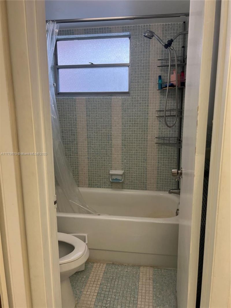 18555 NE 14th Ave, Unit 516, Miami, FL 33179 Photo