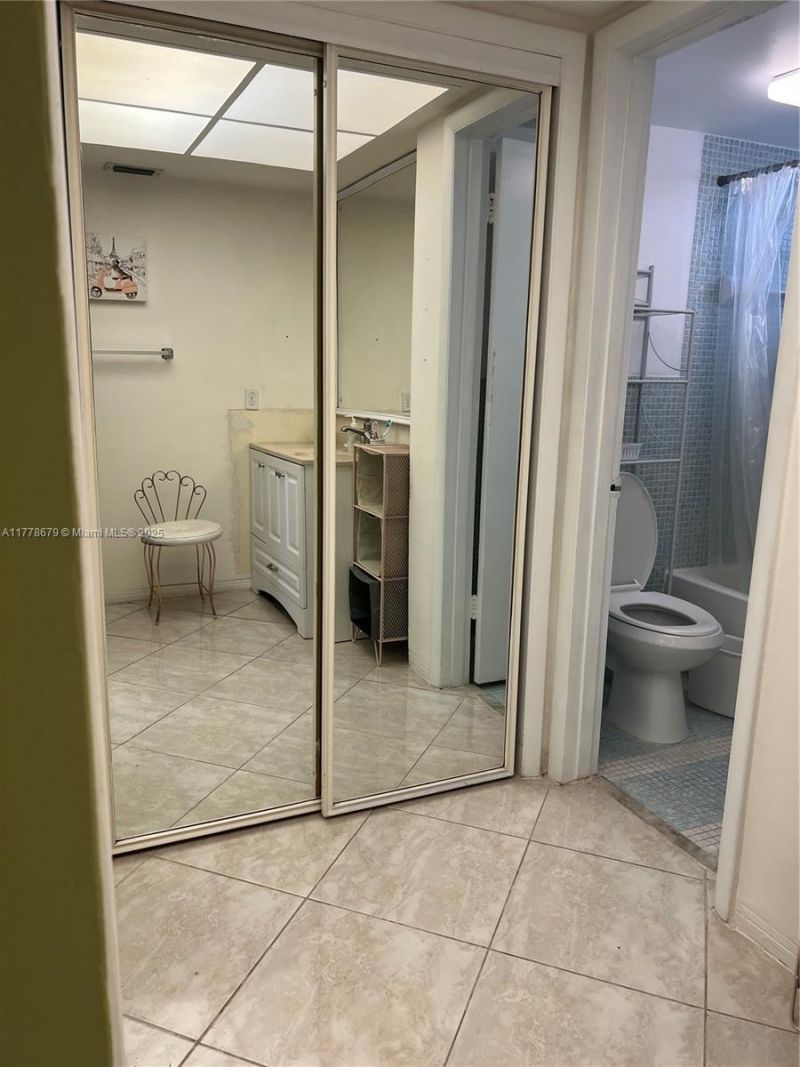 18555 NE 14th Ave, Unit 516, Miami, FL 33179 Photo