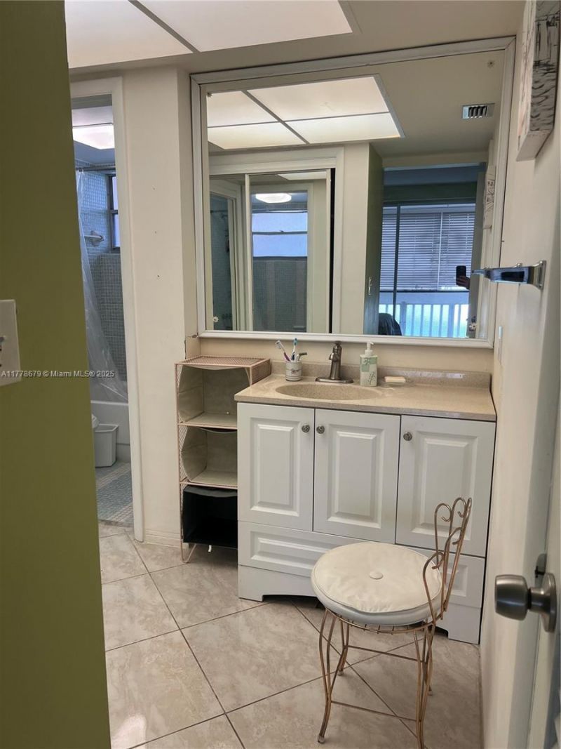 18555 NE 14th Ave, Unit 516, Miami, FL 33179 Photo