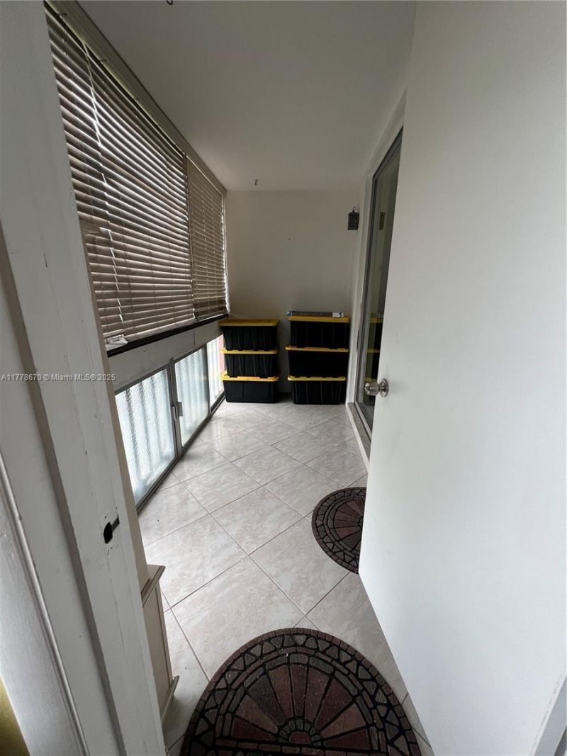 18555 NE 14th Ave, Unit 516, Miami, FL 33179 Photo