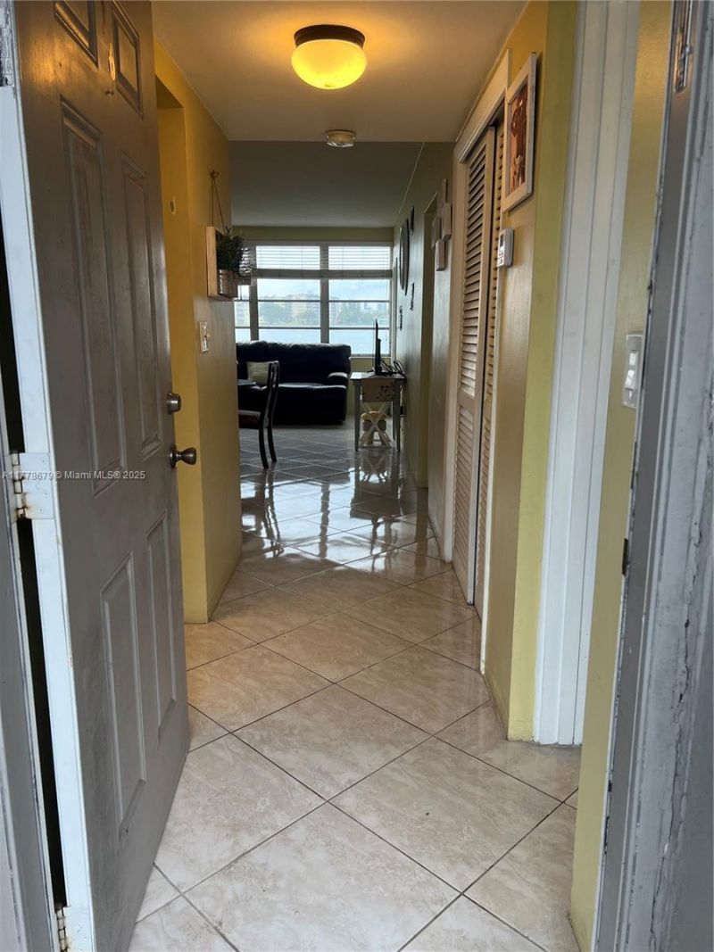 18555 NE 14th Ave, Unit 516, Miami, FL 33179 Photo