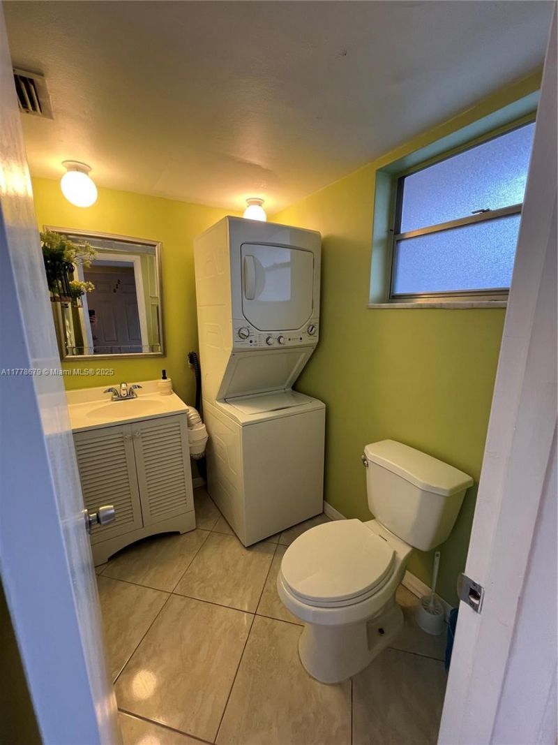 18555 NE 14th Ave, Unit 516, Miami, FL 33179 Photo