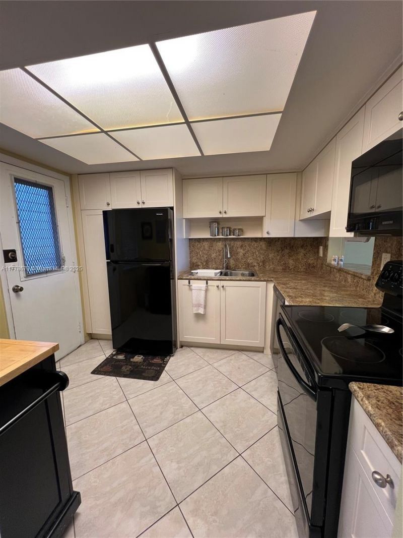 18555 NE 14th Ave, Unit 516, Miami, FL 33179 Photo