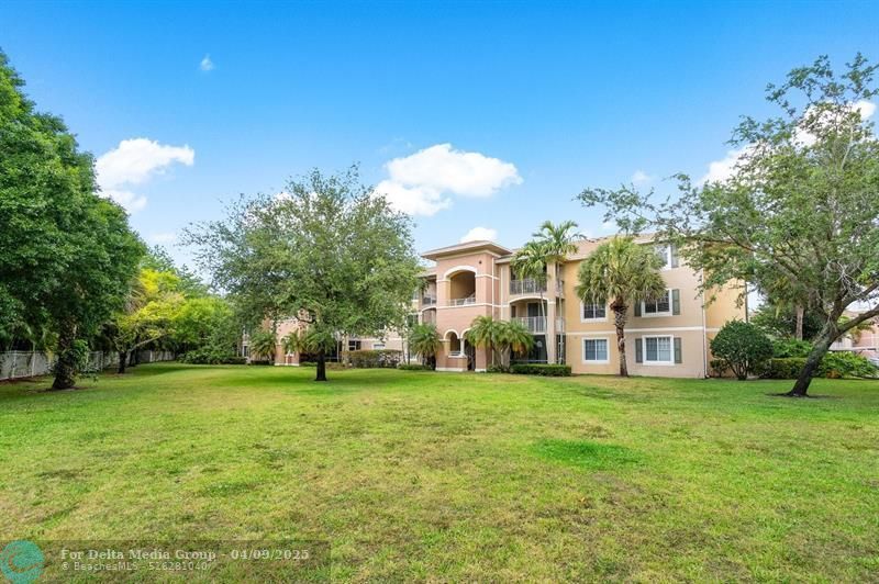 6492 Emerald Dunes Drive, Unit 208, West Palm Beach, FL 33411 Photo