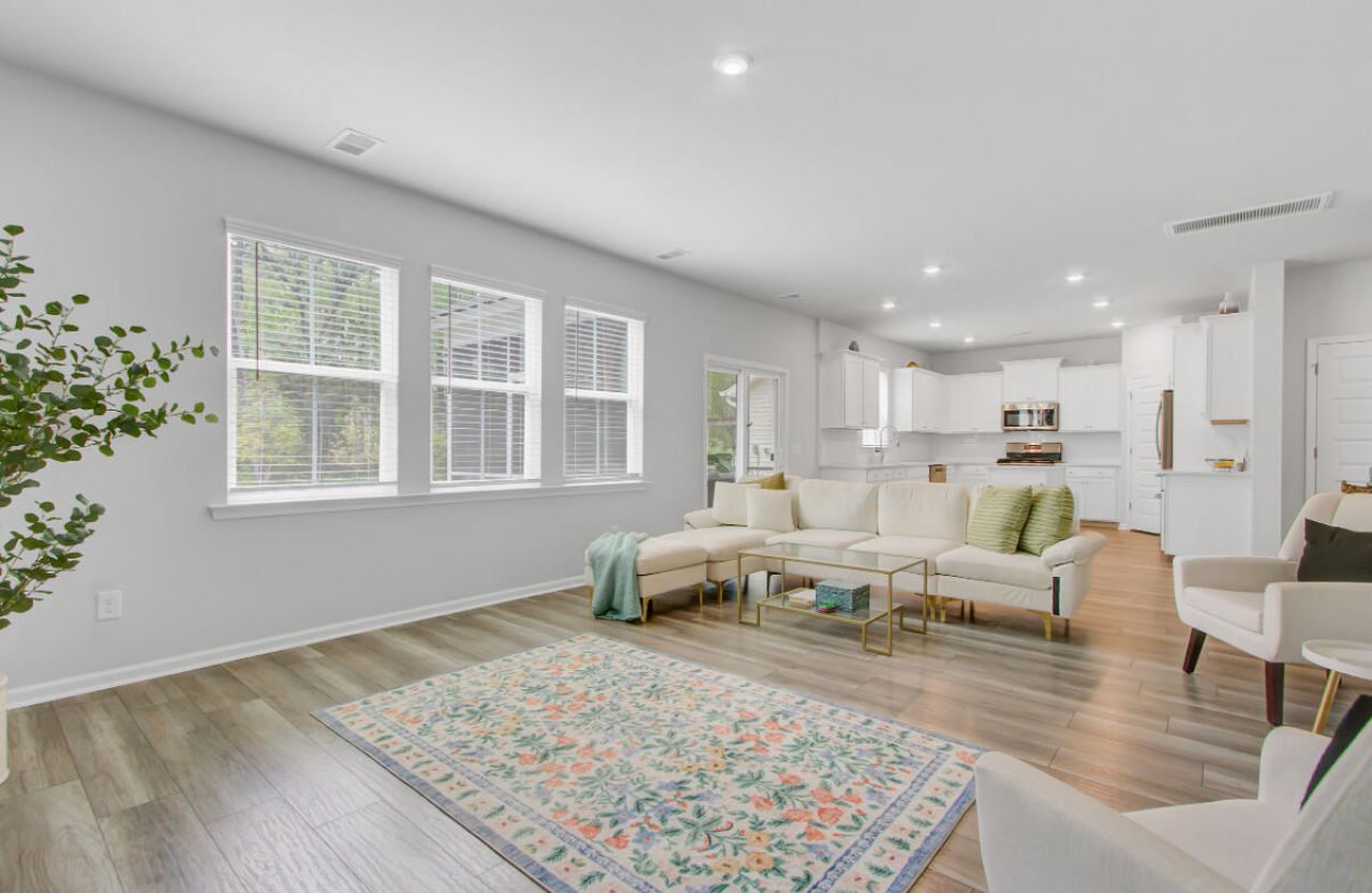 86 Red Bluff Street Photo 4