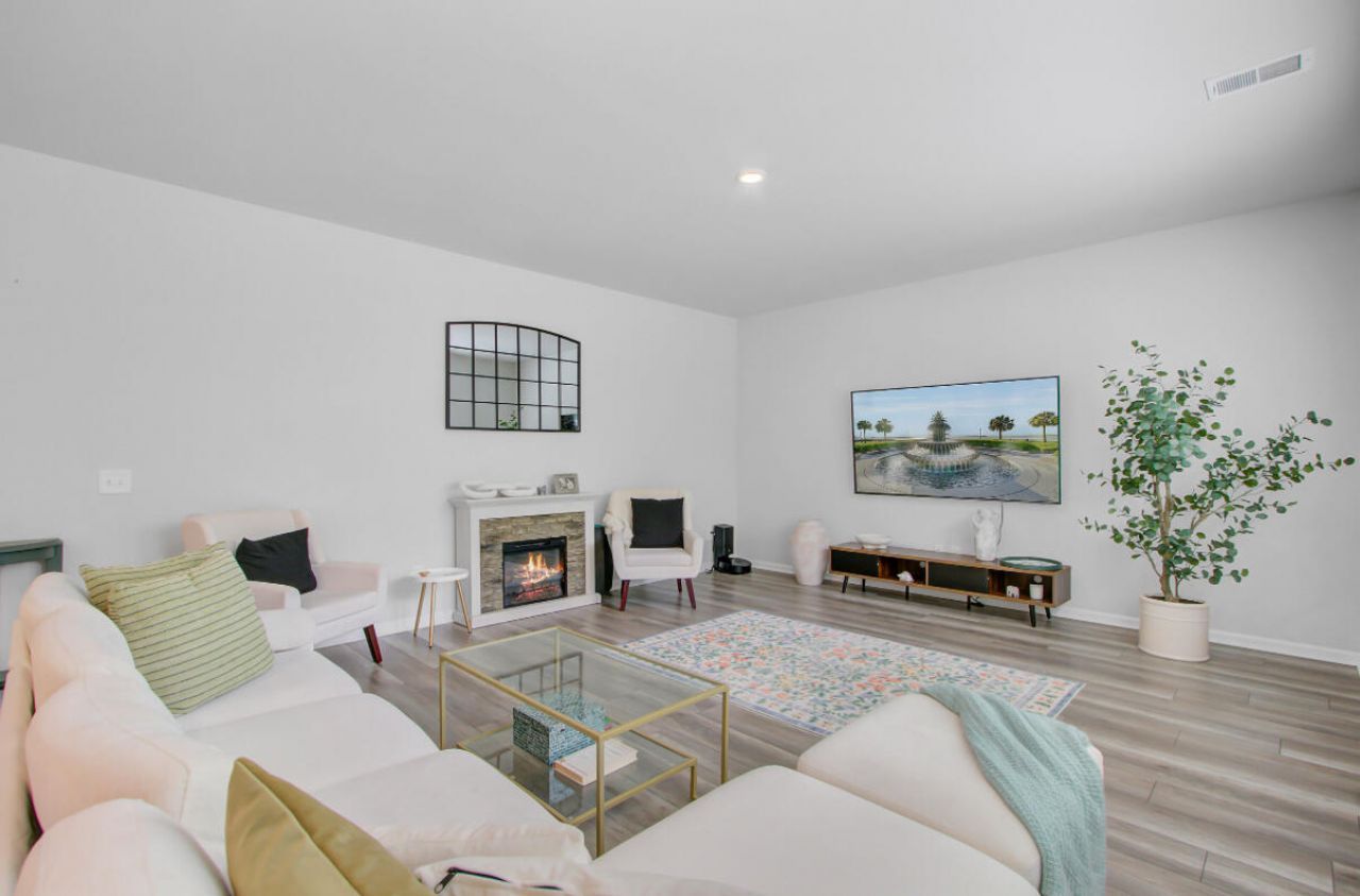 86 Red Bluff Street Photo 6