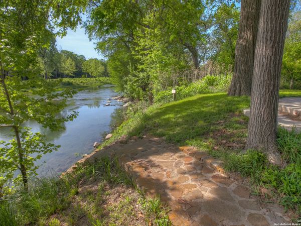 1390 ERVENDBERG AVE, New Braunfels, TX 78130