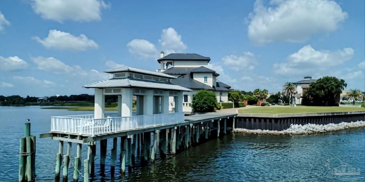 18 Wharf Ave, Pensacola, FL 32502 Main Photo