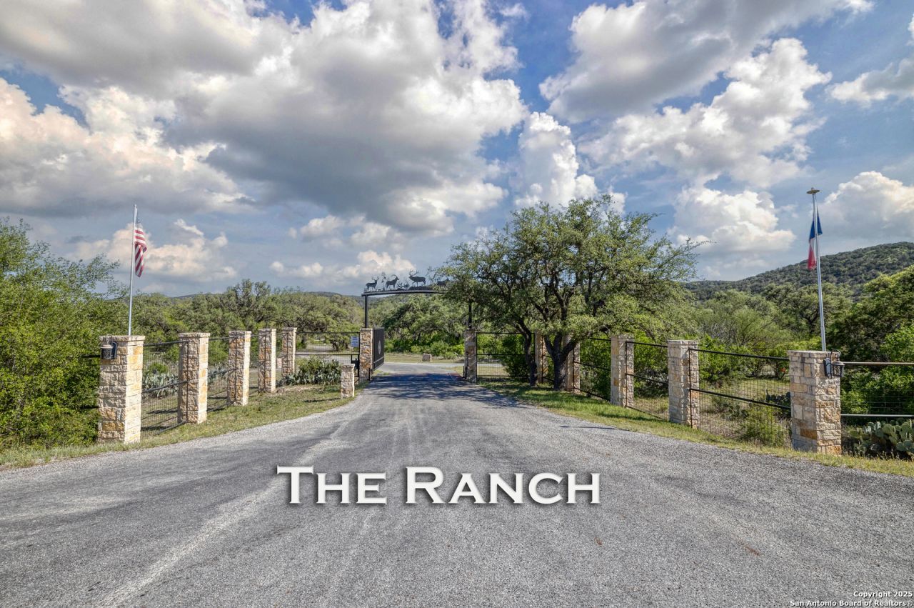 8 Camino Del Rancho, Concan, TX 78838 Main Photo