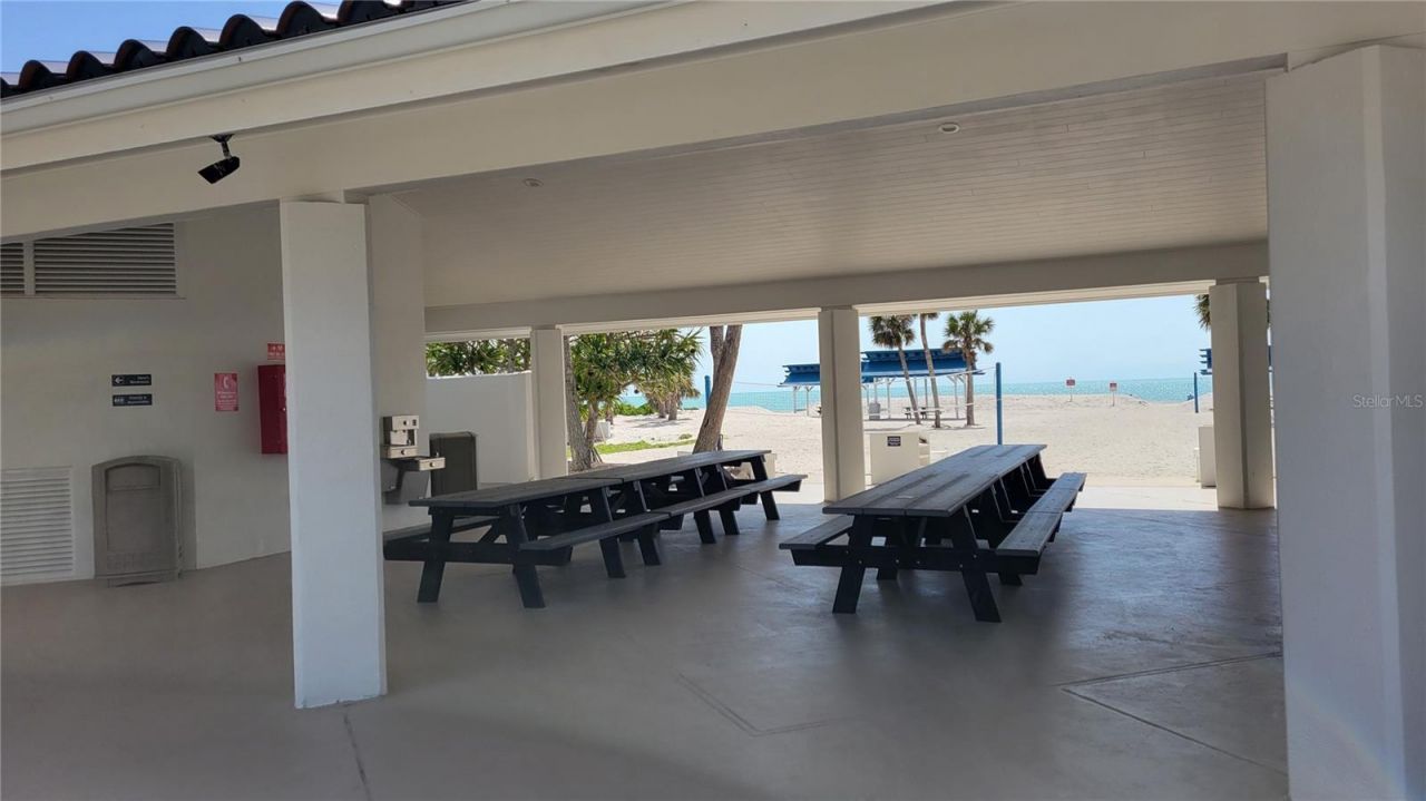 2339 Harbour Oaks Drive, Longboat Key, FL 34228 Photo