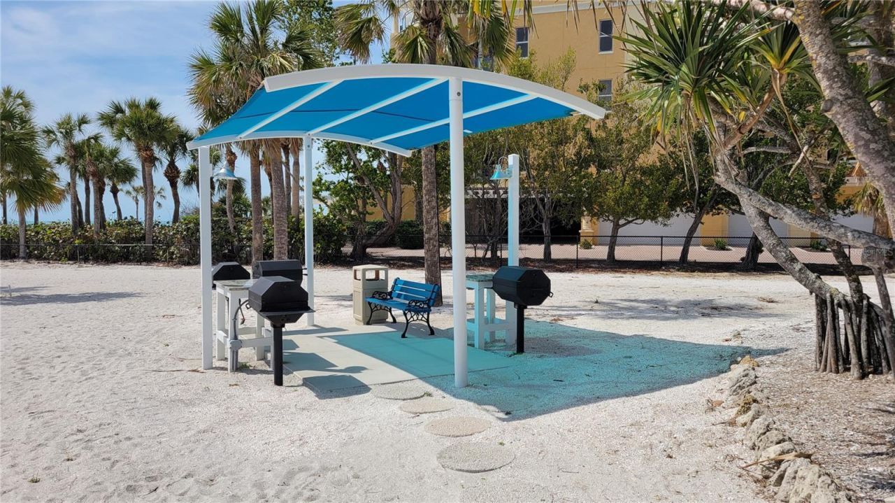 2339 Harbour Oaks Drive, Longboat Key, FL 34228 Photo