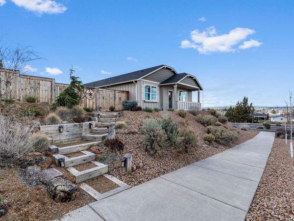 1017 SE Balsamroot Lane, Madras, OR 97741