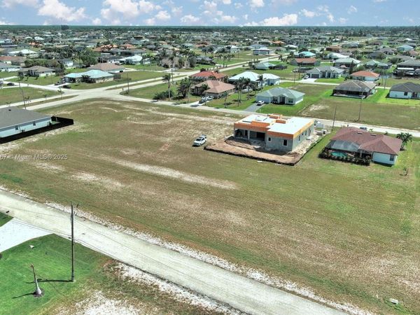 1037 NW 37TH PL, Cape Coral, FL 33993