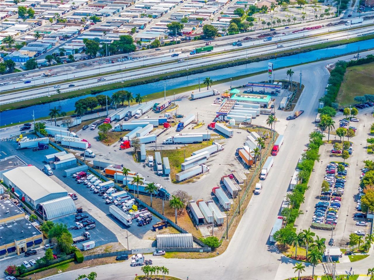 12200 NW South River Dr, Medley, FL 33178 Photo