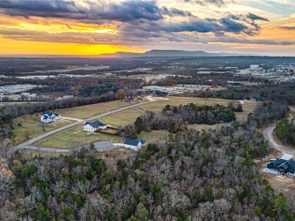 412 Apple Lane, Russellville, AR 72802