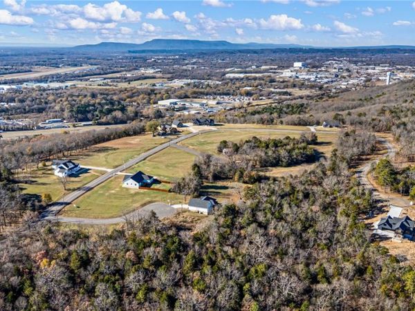 14 Hadley Lane, Russellville, AR 72802
