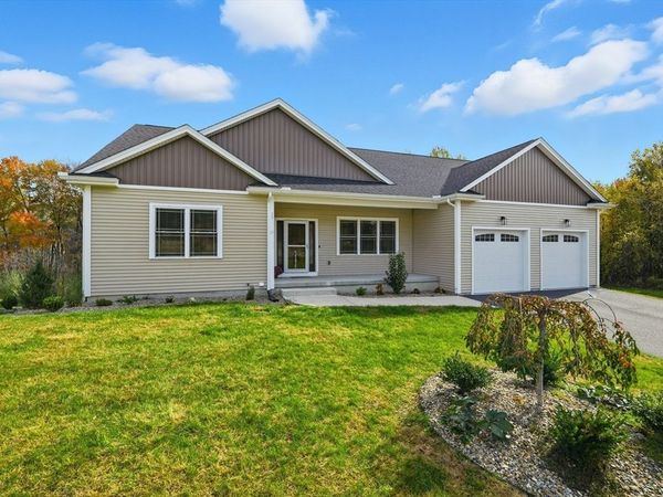 17 Sunny Crest Ln, Belchertown, MA 01007