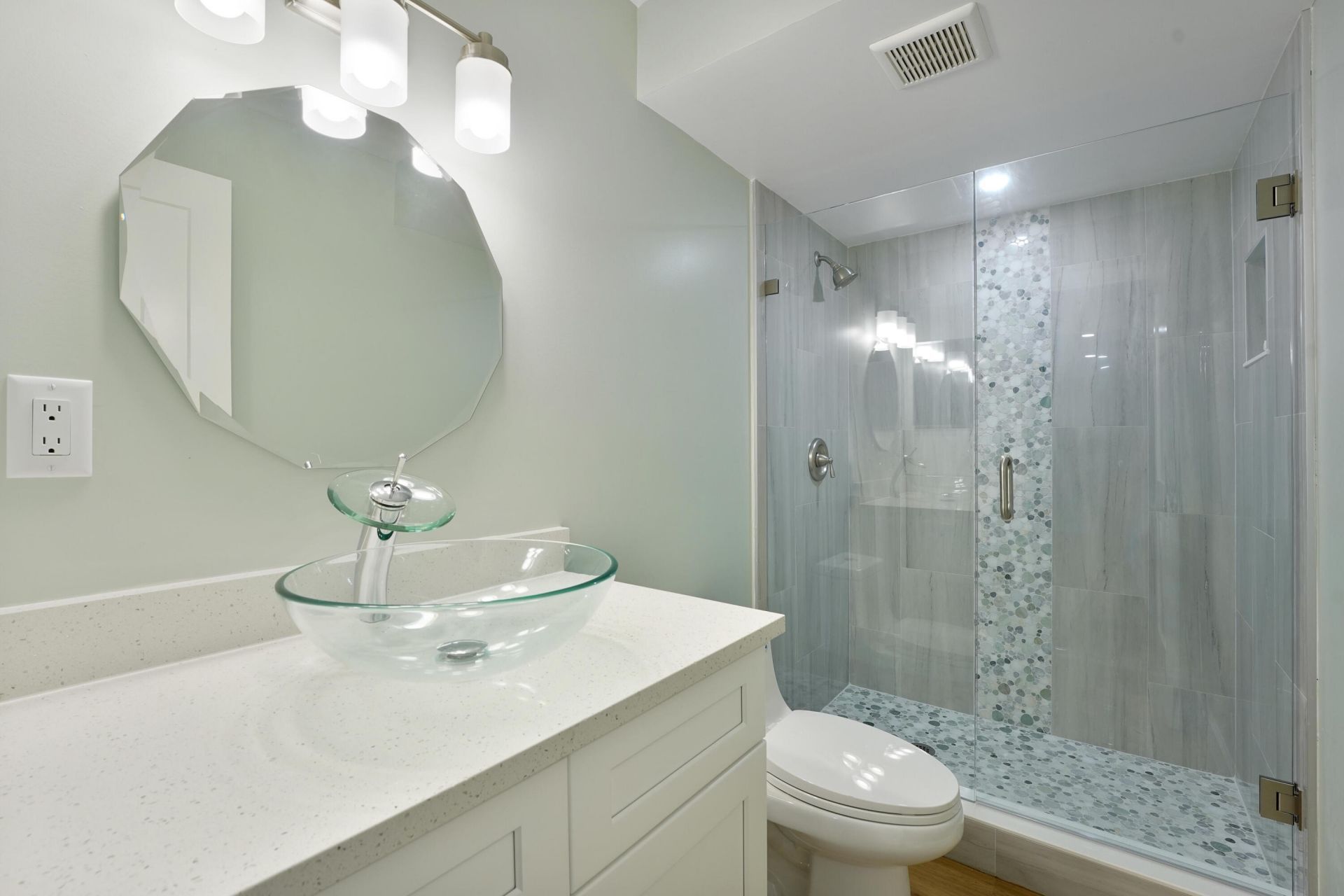 801 Lake Shore Drive, Unit 112, Lake Park, FL 33403 Photo