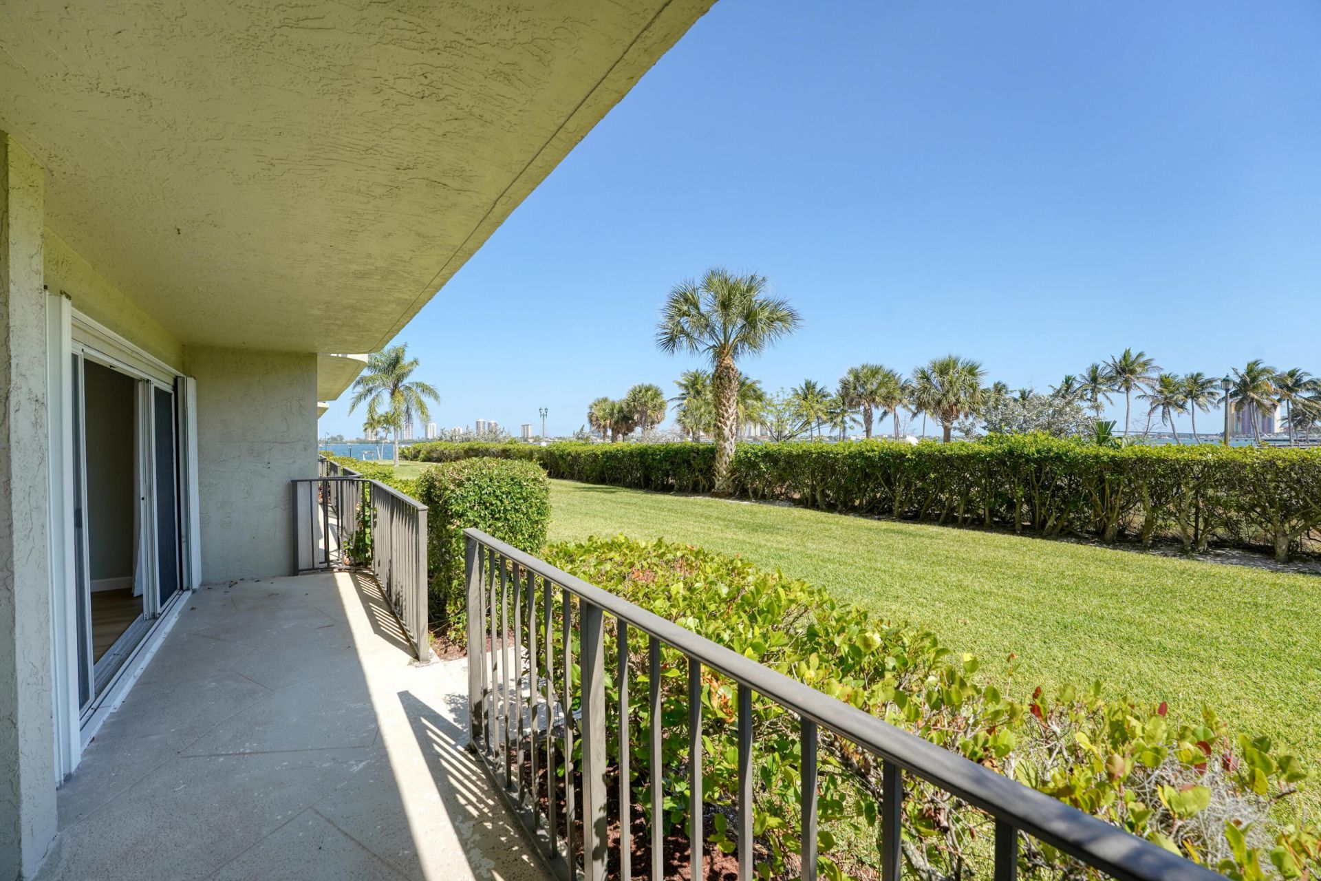 801 Lake Shore Drive, Unit 112, Lake Park, FL 33403 Photo