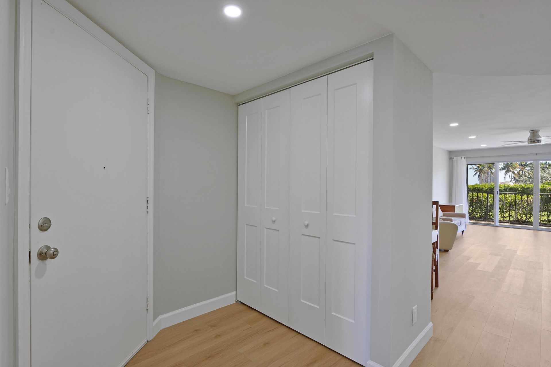 801 Lake Shore Drive, Unit 112, Lake Park, FL 33403 Photo