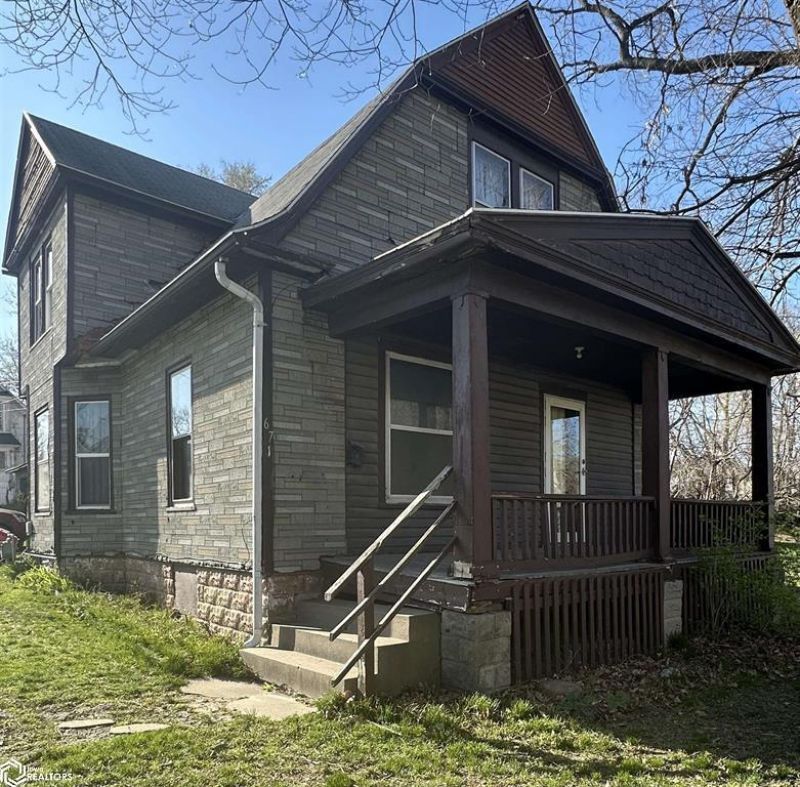 671 Higbee Avenue, Burlington, IA 52601 Main Photo