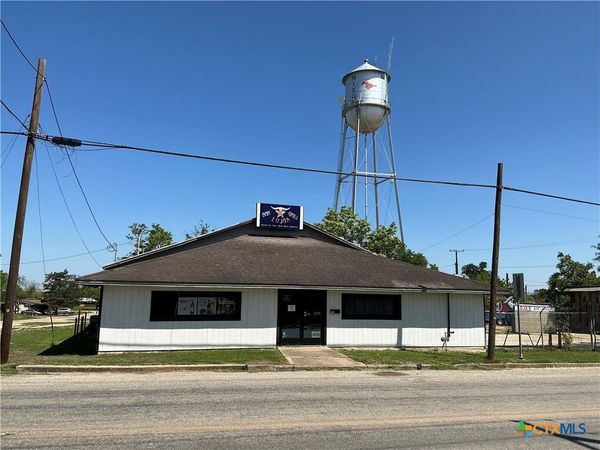 120 W 3rd Street, Nixon, TX 78140