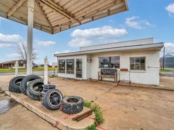 200 E Second Street, Duke, OK 73532