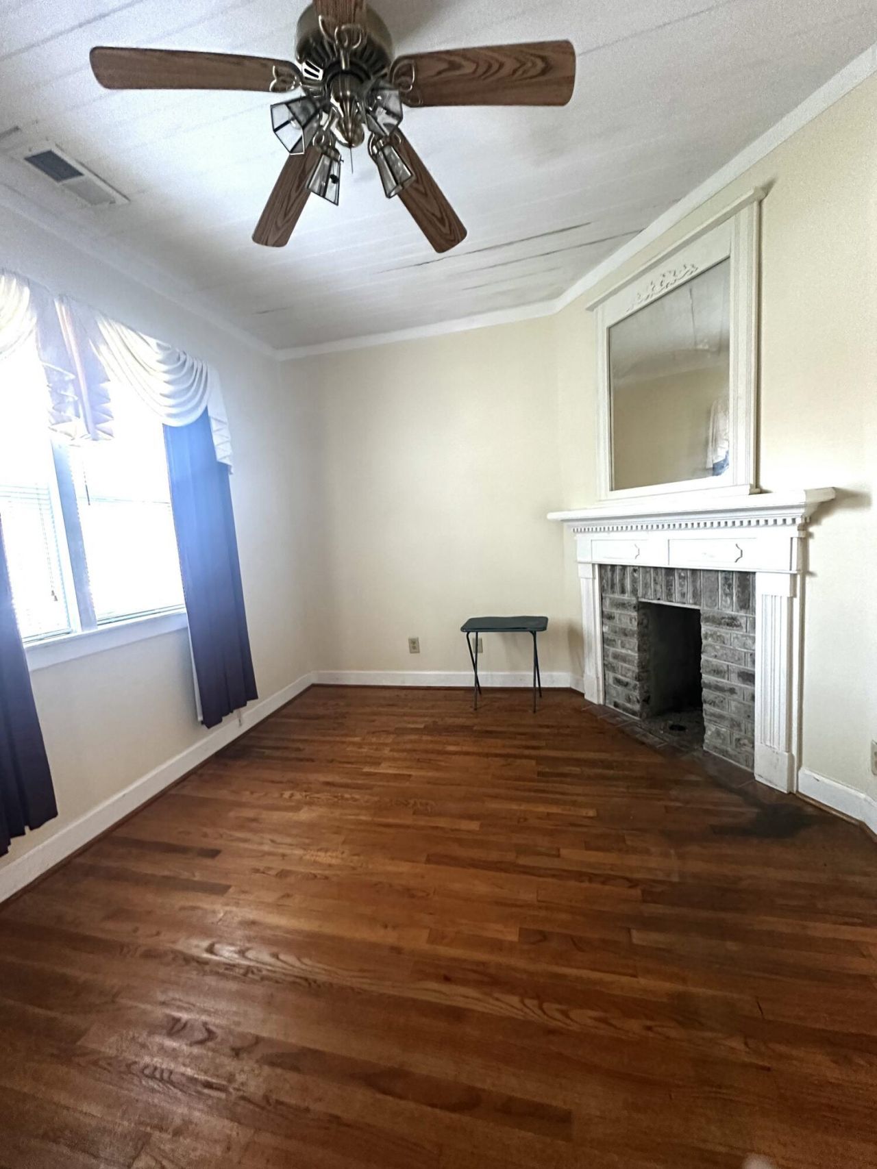 227 & 229 Fishburne Street Photo 6