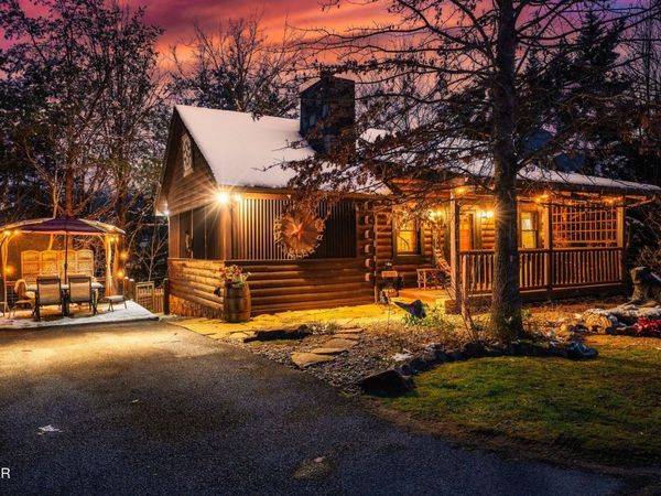 1014 Walini Way, Sevierville, TN 37876