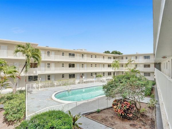 1895 Venice Park Dr, Unit 2A, North Miami, FL 33181